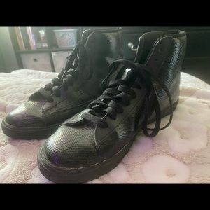 BLACK NIKE HIGH TOPS